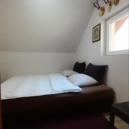 Dom wakacyjny Vikendica Za Odmor Krivaja Sa Privatnom Plazom